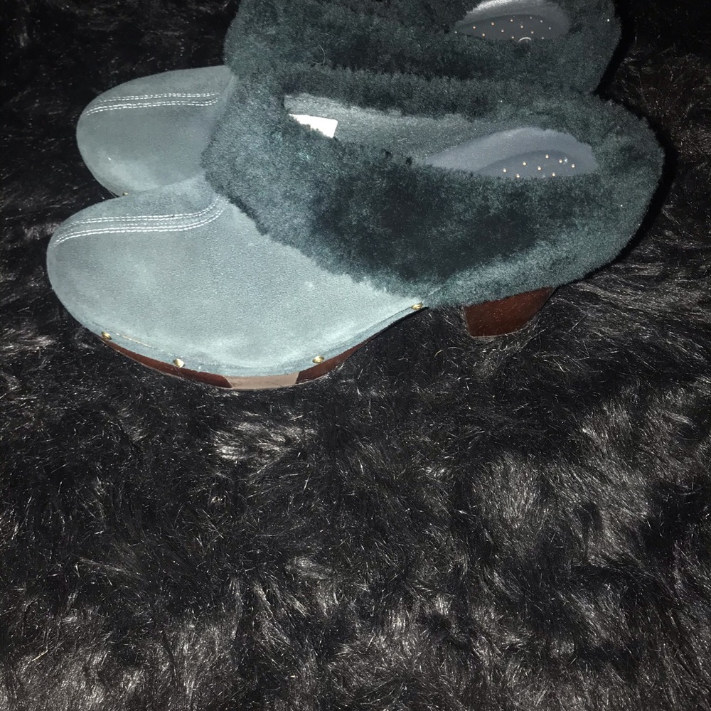 Shoes - Picture 2 of 4